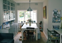 Kitchen (Coloured units)