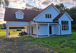 Coronavirus-Friendly at New England Style Newbuild Home for Filming, Surrey
