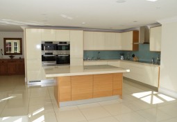 Kitchen (With Island)