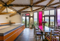 Kitchen (Coloured units)