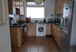 Kitchen (Wooden Units), Kitchen (Electric/Induction Hob)