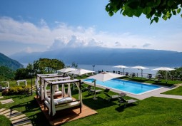 Swimming-pool, Sea / Beach View