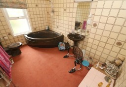 Bathroom (Large), Bathroom (Retro)