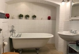Bathroom, Bathroom (Roll Top)