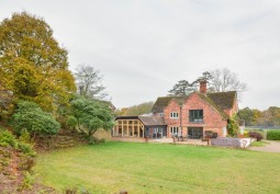 House / Cottage Exterior