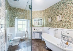 Bathroom (Roll Top), Bathroom (Shower and bath)