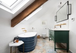 Bathroom (Roll Top), Bathroom (2 sinks)