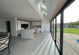 Kitchen (Modern), Kitchen With Table, Kitchen (White units), Bi-Fold Doors, Kitchen (Electric/Induction Hob) at Large Detached Family Home For Filming, Lincolnshire