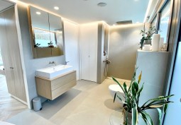 Bathroom (Large)