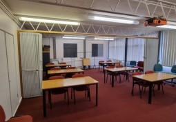Classroom, School / College