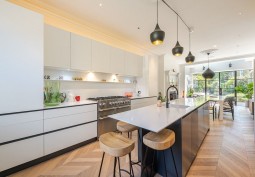 Spacious Victorian Home For Filming