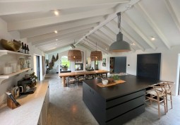 Kitchen (With Island)