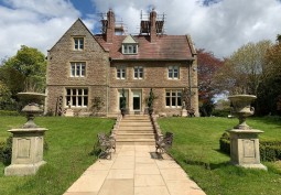 House / Cottage Exterior