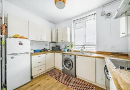 Kitchen (Cream or White units)