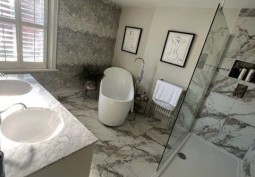 Bathroom (Shower and bath)