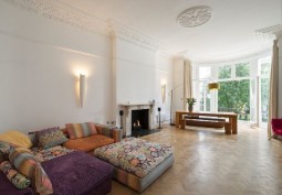 Livingroom, Balcony, Fireplace