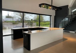 Kitchen (With Island)