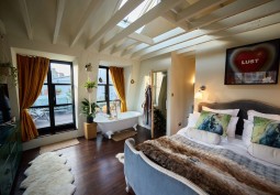 Bedroom (Master/En-Suite)