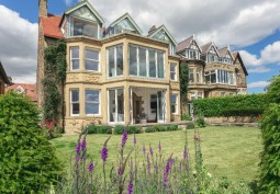 Bi-Fold Doors, Garden (Rear, Large), Coronavirus-Friendly at Beautiful Beach Front Home For Filming, Northumberland