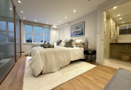 Bedroom (Master/En-Suite)