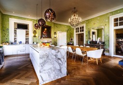 Kitchen (With Island), Kitchen (Cream or White units), Kitchen (Modern), Kitchen With Table, Kitchen (Electric/Induction Hob)