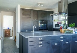 Kitchen (With Island), Kitchen (Coloured units), Kitchen (Modern), Kitchen (Electric/Induction Hob)