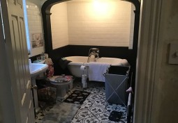 Bathroom (Roll Top)