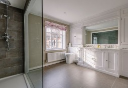 Bathroom (Large), Bathroom (2 sinks)