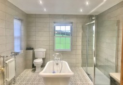 Bathroom (Large), Bathroom (Retro), Bathroom (Shower and bath)