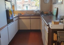 Kitchen (White units), Kitchen (Gas Hob)
