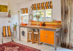 Kitchen (Coloured units)