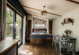 Bedroom (Double)