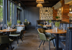 Restaurant at Riverside Pub For Filming, Bedfordshire