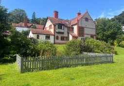 Coronavirus-Friendly at Detached Victorian Home For Filming, Wales