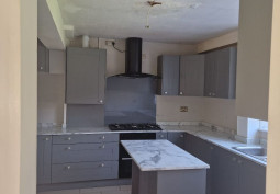 Kitchen (With Island), Kitchen (Coloured units), Kitchen (Modern), Kitchen (Gas Hob)