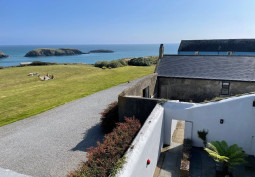 Large Home With 10 Acres For Filming