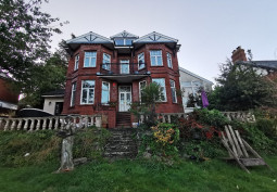 Coronavirus-Friendly at Stunning Edwardian Detached Home For Filming, Wales