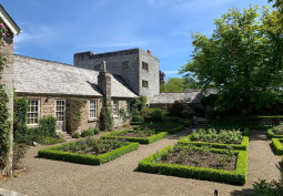 Formal Gardens, Garden (Rear, Large)