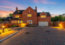 Driveway, Garage (Double), Coronavirus-Friendly
