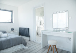 Bedroom (Master/En-Suite)