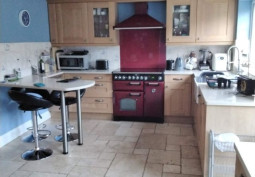 Kitchen (Wooden Units), Kitchen (Electric/Induction Hob)
