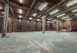 Warehouse (Pillared)