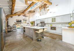 Kitchen (With Island), Kitchen (Cream or White units), Kitchen (Modern), Kitchen (Gas Hob)