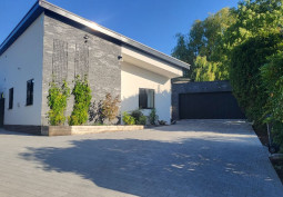 Driveway, Garage, Coronavirus-Friendly