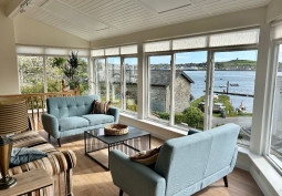 Livingroom, Sea / Beach View