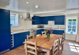 Kitchen (Coloured units), Kitchen (Modern), Kitchen With Table, Kitchen (Electric/Induction Hob)