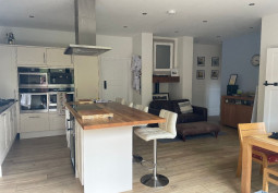 Kitchen (With Island), Kitchen (Modern), Kitchen With Table, Kitchen (White units), Kitchen (Electric/Induction Hob) at Thatched Cottage In Berkshire For Filming, Berkshire