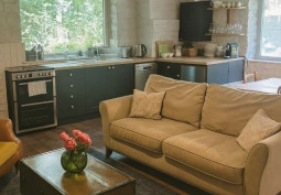 Kitchen (Coloured units), Kitchen (Electric/Induction Hob)