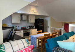 Kitchen With Table, Kitchen (Electric/Induction Hob)