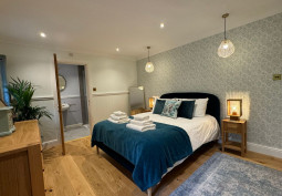 Bedroom (Master/En-Suite)